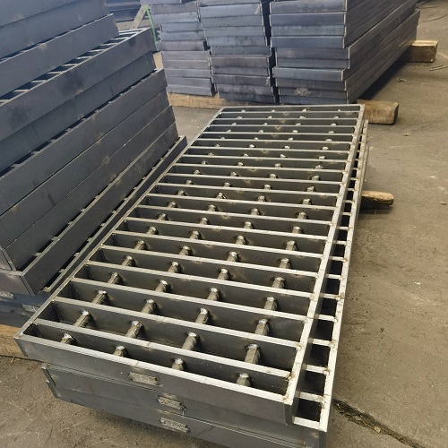 穿孔鋼格板鋼格柵特點(diǎn)有哪些性能優(yōu)勢