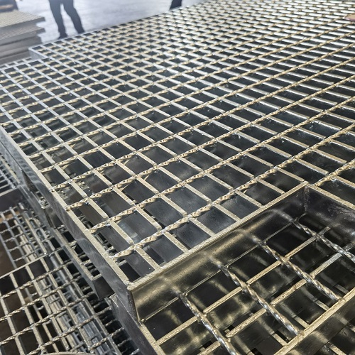 G353/30/50異型承重強(qiáng)鋼格柵鋼格板采購(gòu)避坑指南