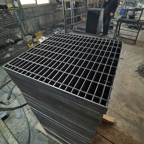 高空塔架平臺(tái)鋼格柵板技術(shù)揭秘