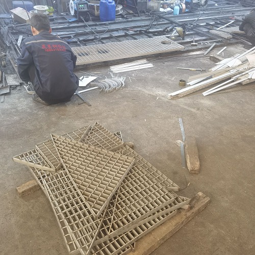 采購(gòu)鋼格板必問(wèn)的6個(gè)問(wèn)題，少問(wèn)一個(gè)都可能踩雷