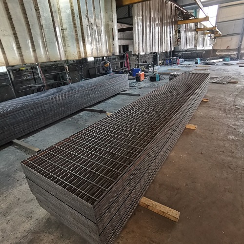 客戶案例：某工廠因貪便宜買劣質(zhì)鋼格板，損失超百萬(wàn)！