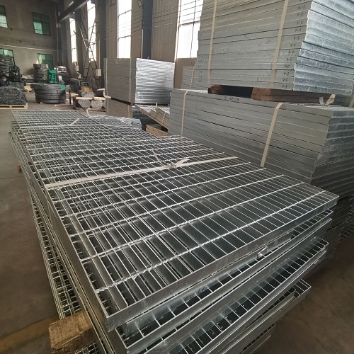 污水處理廠鋼格板如何選？防滑耐腐是關(guān)鍵！