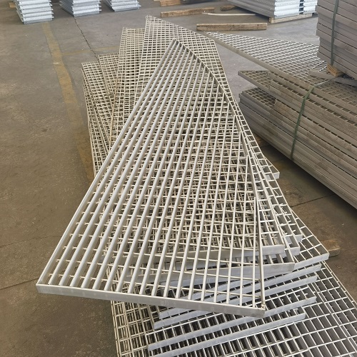 石化行業(yè)鋼格板防火方案：阻燃涂層如何選擇？