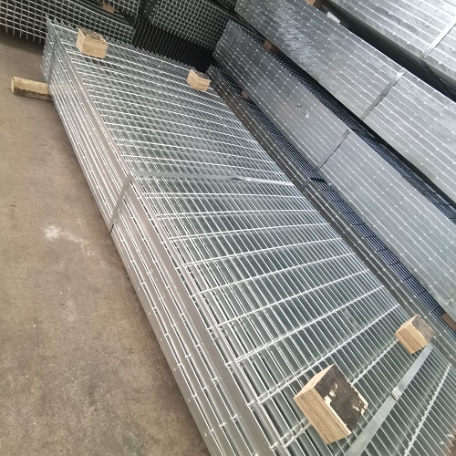 鋼格柵材質(zhì)怎么挑？一文讀懂碳鋼、不銹鋼的優(yōu)劣勢