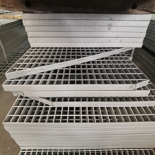 鋼格柵材質(zhì)怎么挑？一文讀懂碳鋼、不銹鋼的優(yōu)劣勢