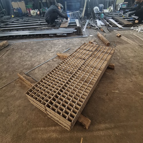 鋼結(jié)構(gòu)平臺鋼格柵：輕量化與高強度的搭配方案