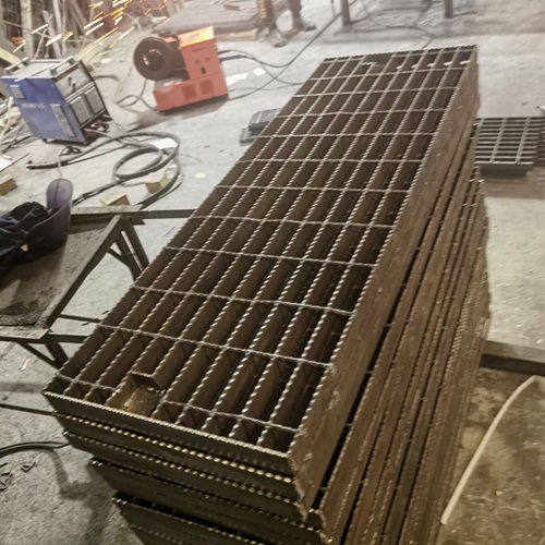 規(guī)格型號挑花眼？一文讀懂鋼格柵參數(shù)與適配場景