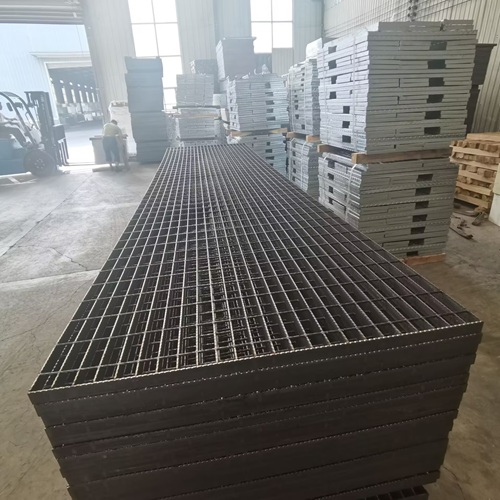 鋼格柵材質(zhì)怎么挑？碳鋼、不銹鋼優(yōu)劣勢深度解析