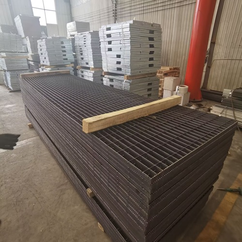 線上線下買(mǎi)鋼格柵有啥區(qū)別？看完再下單不后悔