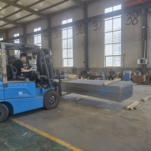 從工廠到市政，鋼格柵如何撐起工程建設(shè)半邊天？