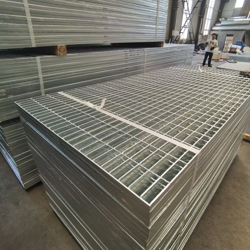 鋼格柵知識科普：材質(zhì)、規(guī)格如何影響使用效果？