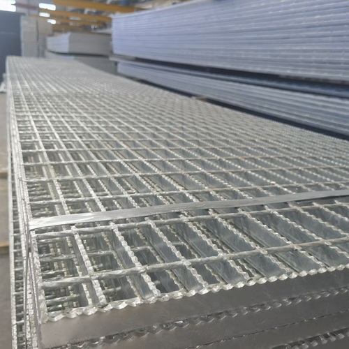 鋼格柵對比傳統材料，優(yōu)勢竟有這么多？