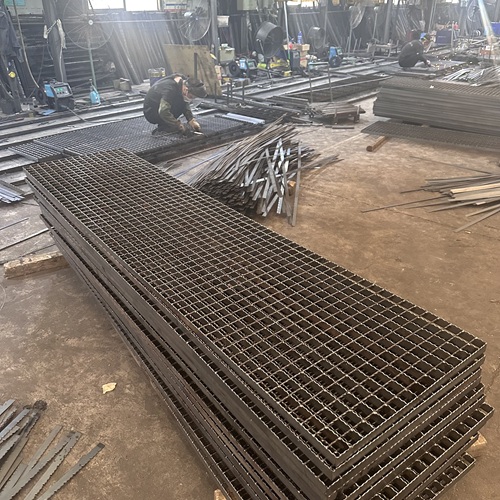 鋼格板現(xiàn)場(chǎng)切割要注意什么細(xì)節(jié)