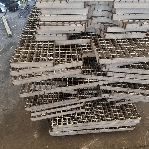 別小看它，這塊鋼格柵板背后藏著大學(xué)問