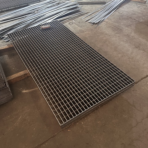 不銹鋼鋼格板vs熱鍍鋅鋼格板，該怎么選