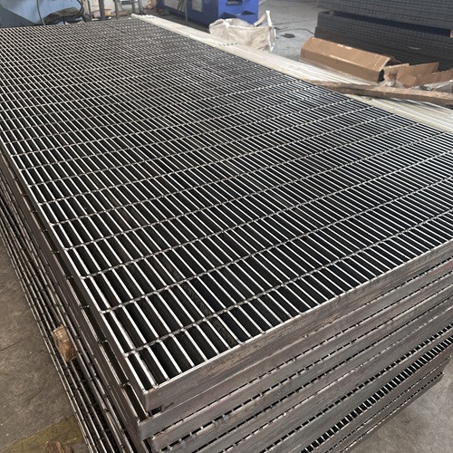 鋼格板采購(gòu)只看價(jià)格？90%的人栽在這一點(diǎn)上