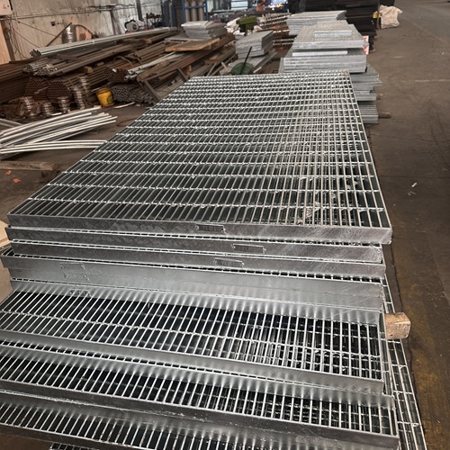 音樂(lè)節(jié)舞臺(tái)搭建必用鋼格板，承重強(qiáng)還易拆卸