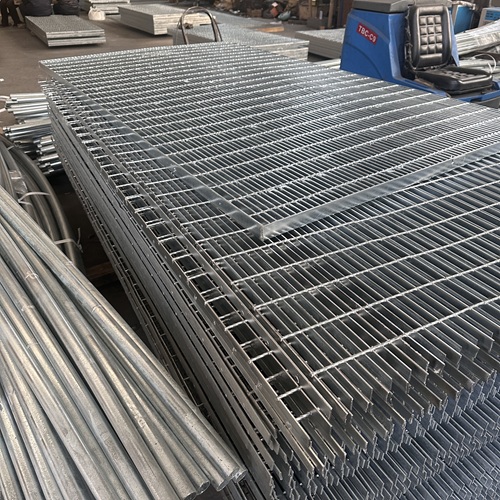 鋼格板在極端環(huán)境下的表現(xiàn)，穩(wěn)到超出預(yù)期